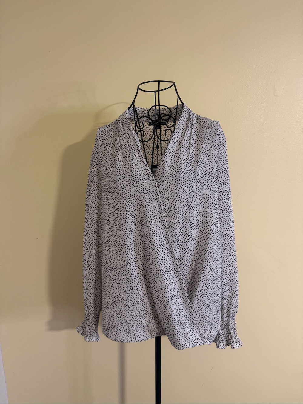 NWT Adrianna Papell Printed Wrap Front Blouse in Black & White Size Large
